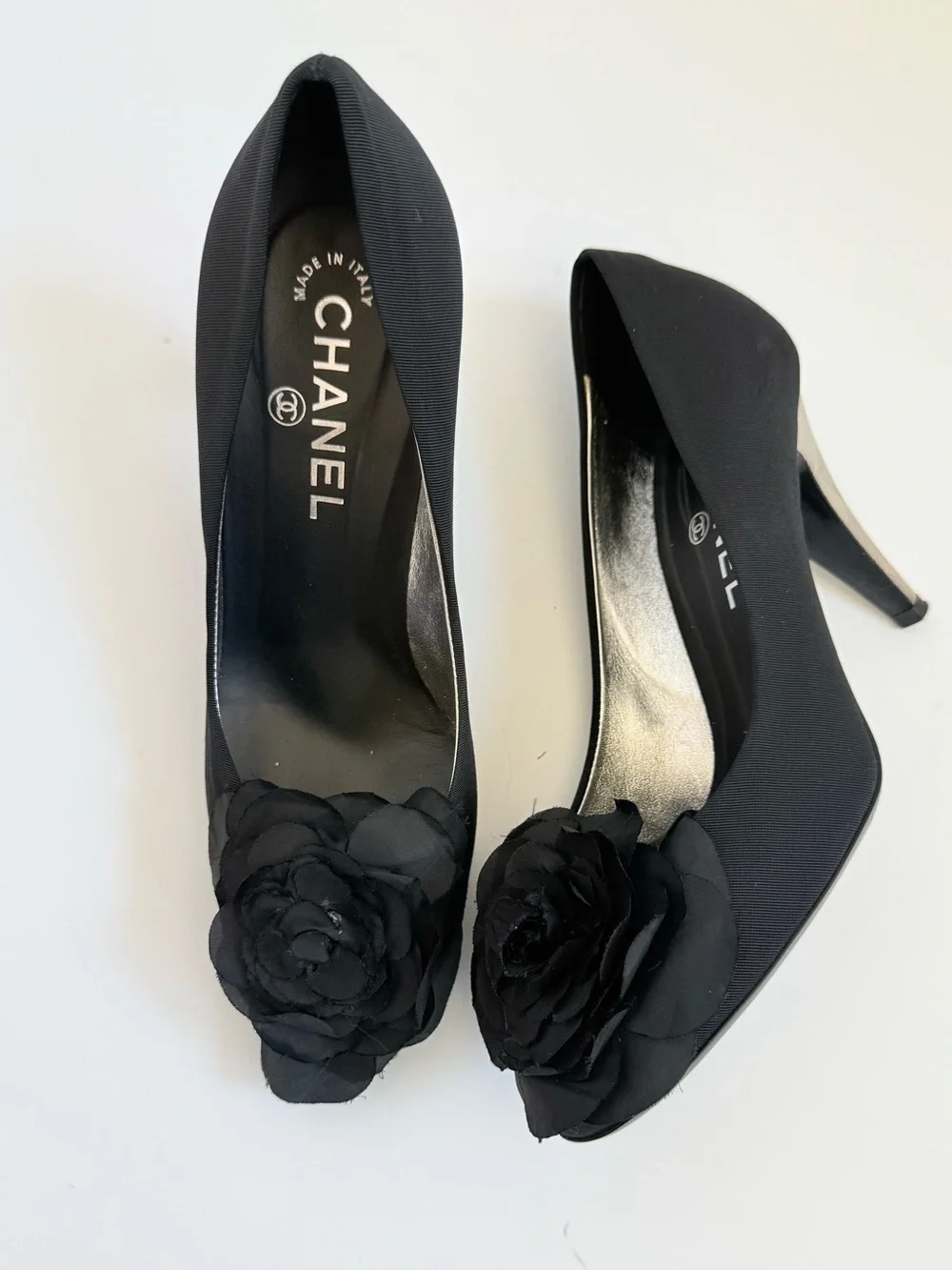 Chanel G27473 Camellia Flower Satin Pumps Silver CC Heels Karl Era EU 38